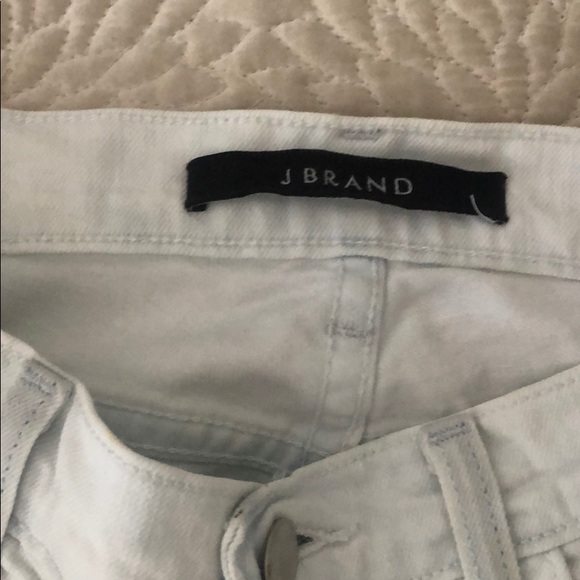 Light wash ripped JBrand jeans - Picture 3 of 3